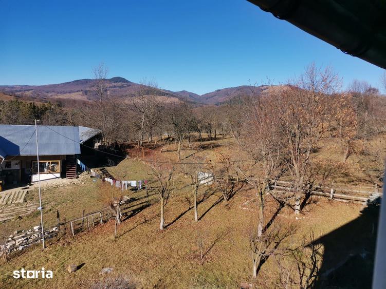 Casă cu 5 camere cu Teren 1000 Mp în Comarnic