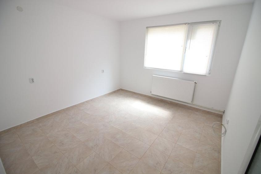 Apartament cu 4 camere decomandat, mobilat în Micro 20