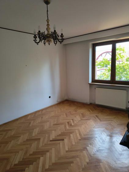 Apartament cu 3 camere decomandat în Săsar