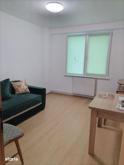 Apartament cu 3 camere decomandat în Vlahuță