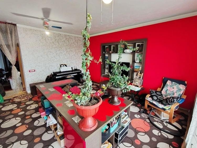 Apartament cu 3 camere semidecomandat, mobilat în Zorilor