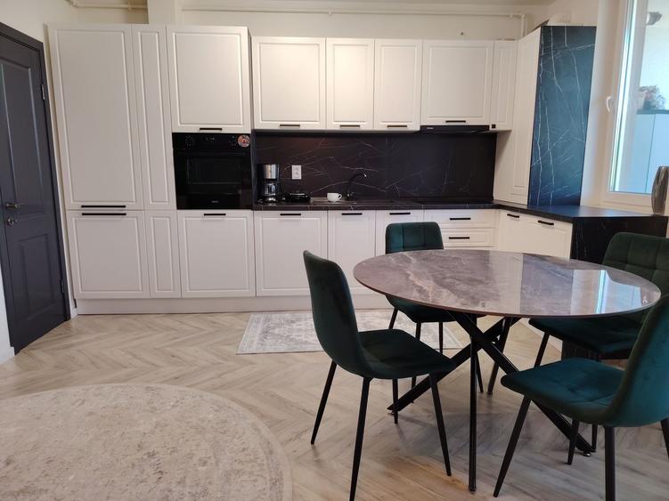 Apartament cu 3 camere decomandat în Florești
