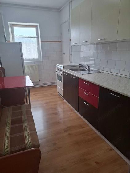 Apartament cu 3 camere decomandat în Bartolomeu