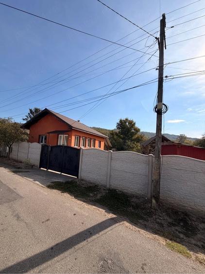 Casă cu Teren 1500 Mp în Săulești