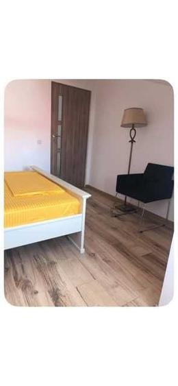 Apartament cu 3 camere decomandat în Florești