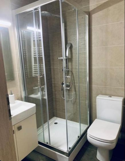 Apartament cu 3 camere decomandat, mobilat în Central