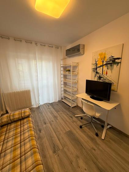 Apartament cu 3 camere semidecomandat în 13 Septembrie