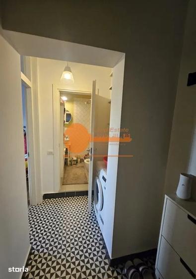 Apartament cu 4 camere semidecomandat în Tei