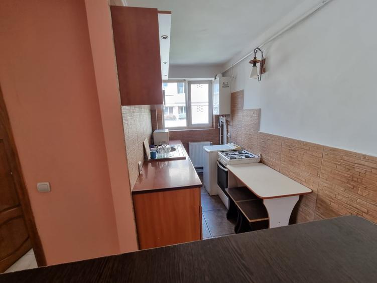 Apartament cu 2 camere semidecomandat, mobilat în Piața Unirii