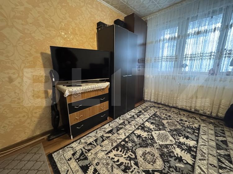 Apartament cu 3 camere semidecomandat, mobilat în Splai Bahlui