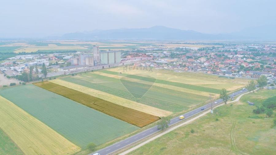 Teren agricol intravilan de 8600 mp, în Periferie