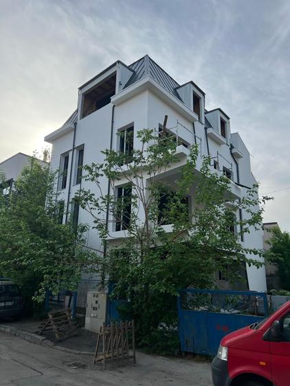 Apartament cu 4 camere decomandat în Dorobanți