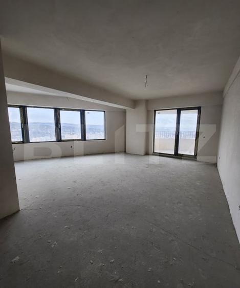 Penthouse cu 4 camere semidecomandat în Mănăștur