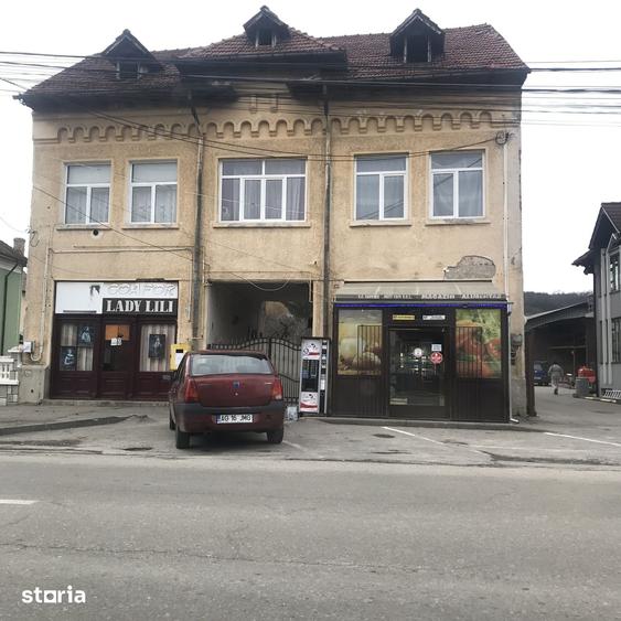 Casă cu 8 camere cu Teren 1000 Mp în Sud