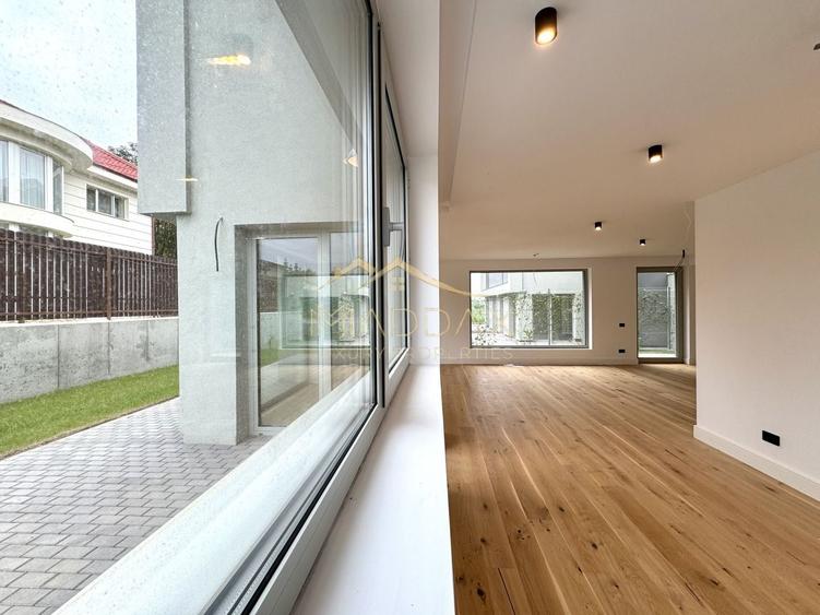 Duplex cu 6 camere cu Canalizare în Iancu Nicolae
