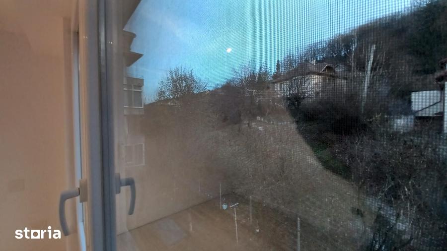 Apartament cu 2 camere semidecomandat în 15 Noiembrie