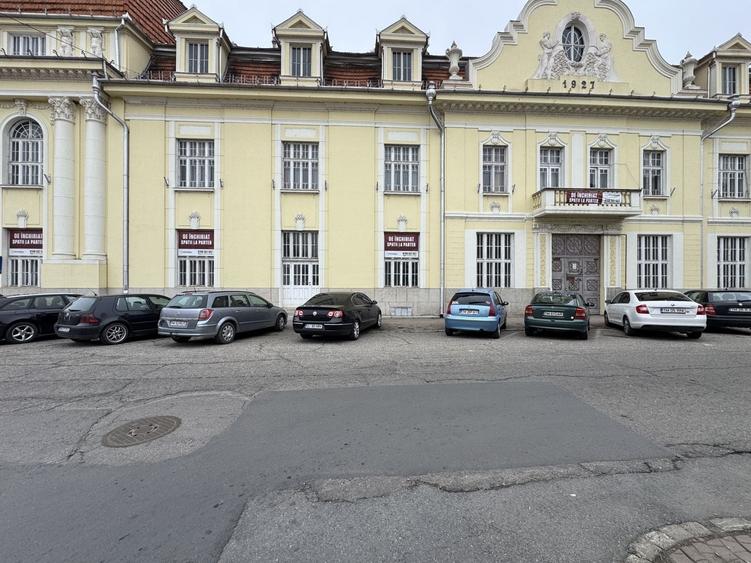 Spațiu comercial, de 300 mp, în Central