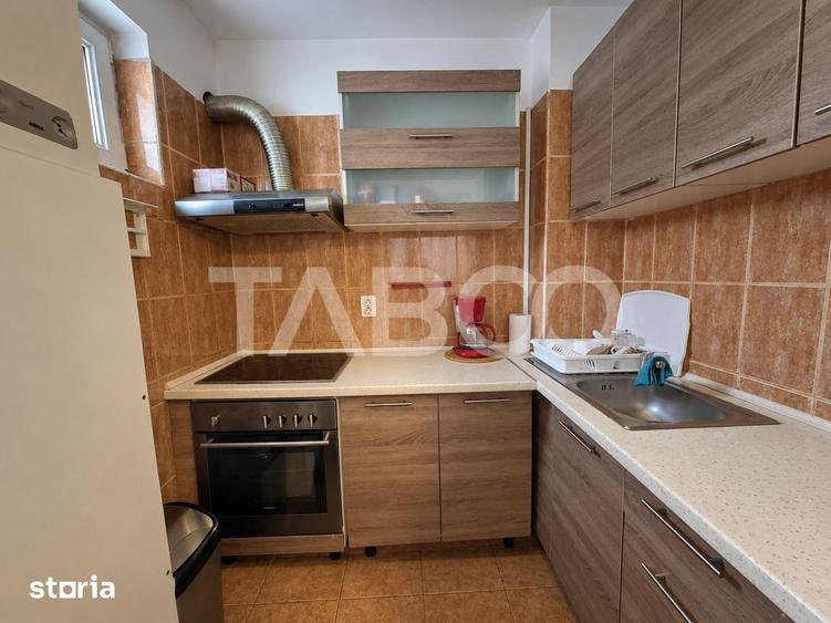 Apartament cu 3 camere semidecomandat în Tineretului