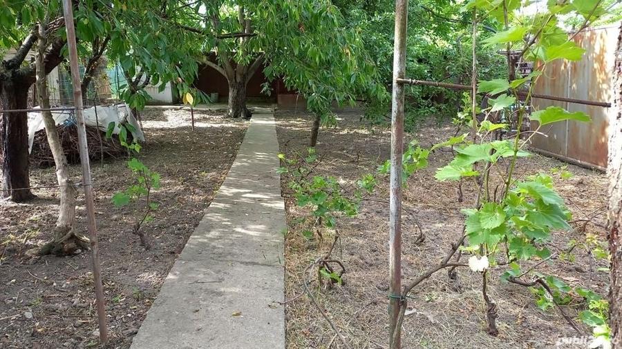 Casă cu 3 camere în Poienarii Burchii