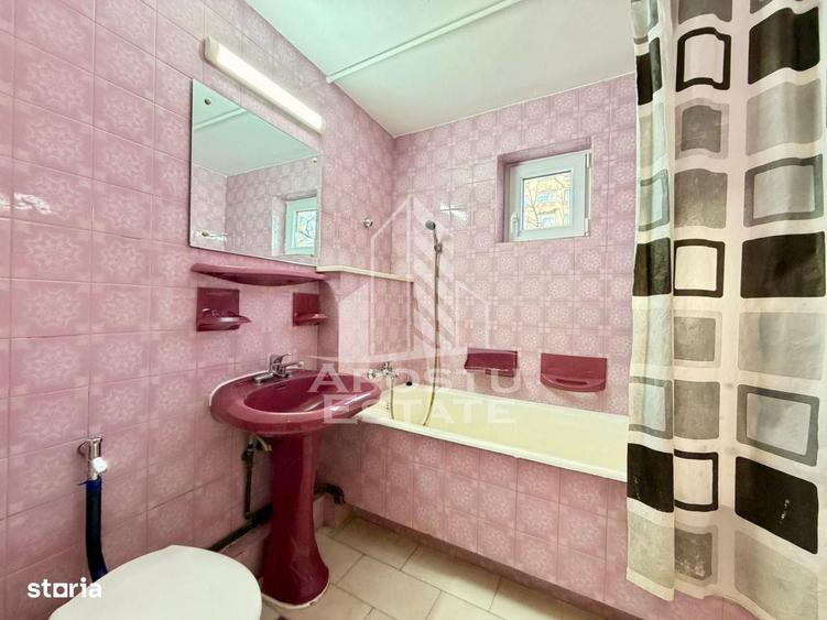 Apartament cu 3 camere, mobilat în Complex Studențesc