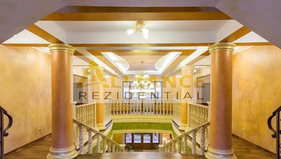 Casă individuală cu 22 camere cu Canalizare în Central