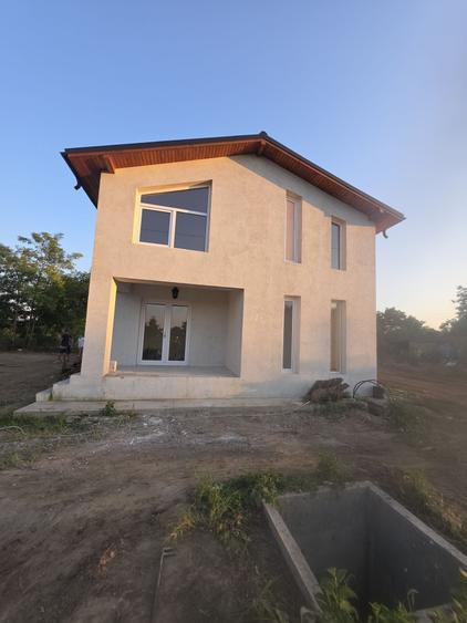 Casă cu 4 camere în Mihail Kogălniceanu