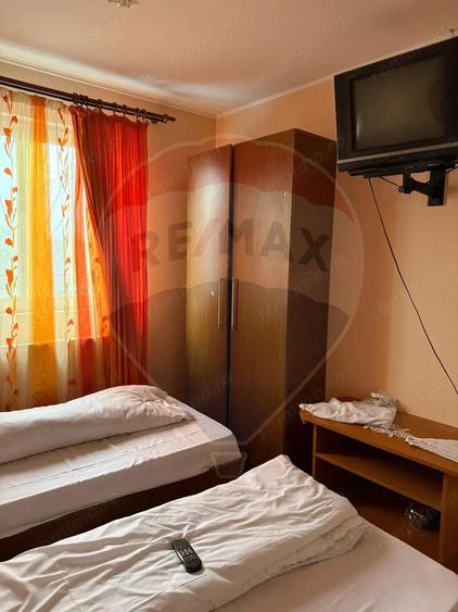 Casă cu 8 camere cu Teren 462 Mp în Central
