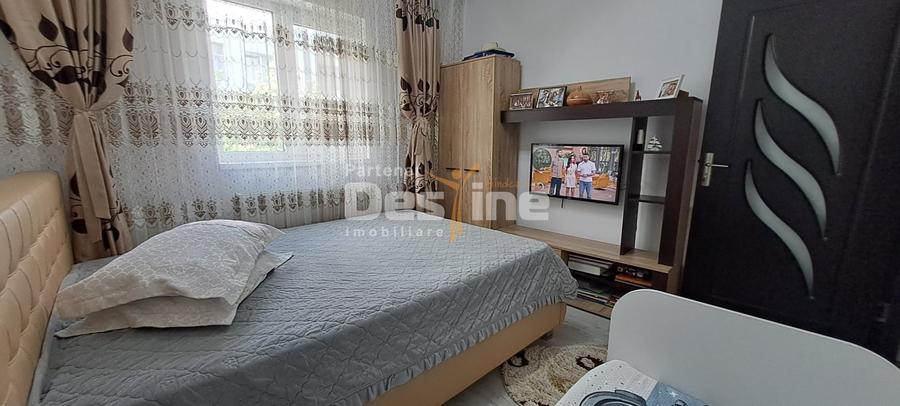 Apartament cu 3 camere semidecomandat, mobilat în Tătărași