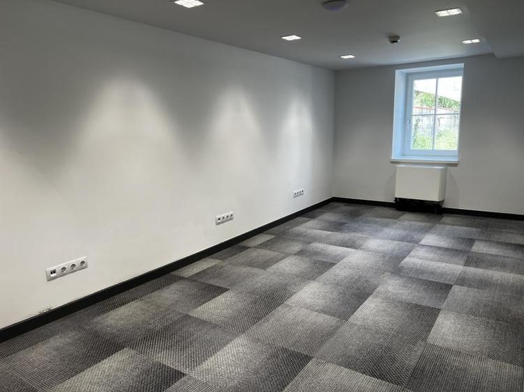 Birou, de 380 mp, în Central