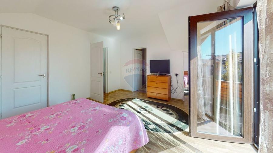 Casă individuală cu 5 camere cu Teren 495 Mp în Gulia