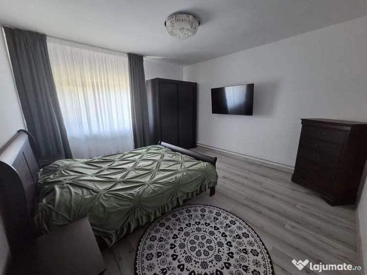 Casă cu 8 camere cu Teren 1500 Mp în Rediu