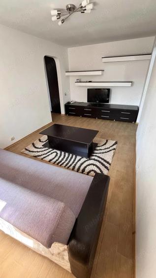 Apartament cu 3 camere semidecomandat în Păcii