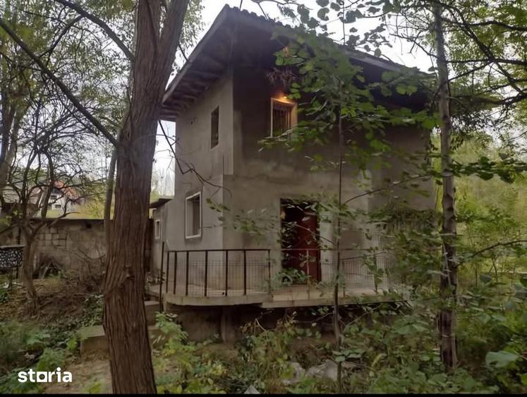 Casă cu 2 camere cu Teren 713 Mp în Petros