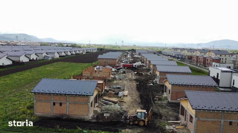 Casă cu 4 camere cu Teren 470 Mp în Sânpetru