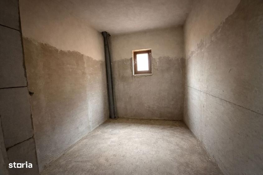 Casă cu 4 camere în Băiceni