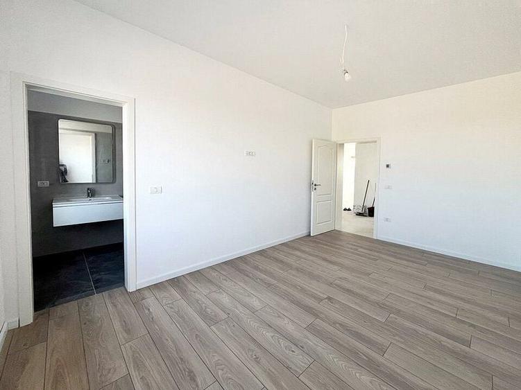Duplex cu 3 camere cu Canalizare în Covaci