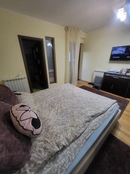 Apartament cu 5 camere în Decebal