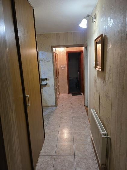Apartament cu 4 camere decomandat în Dâmbovița