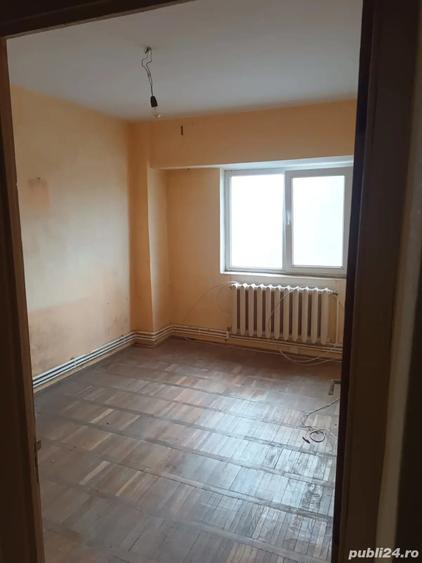 Apartament cu 4 camere decomandat în Central