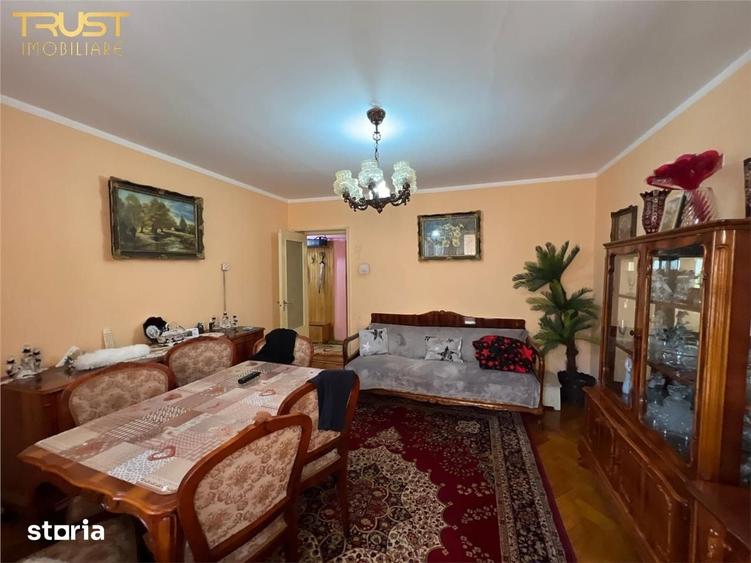 Apartament cu 3 camere decomandat în Central