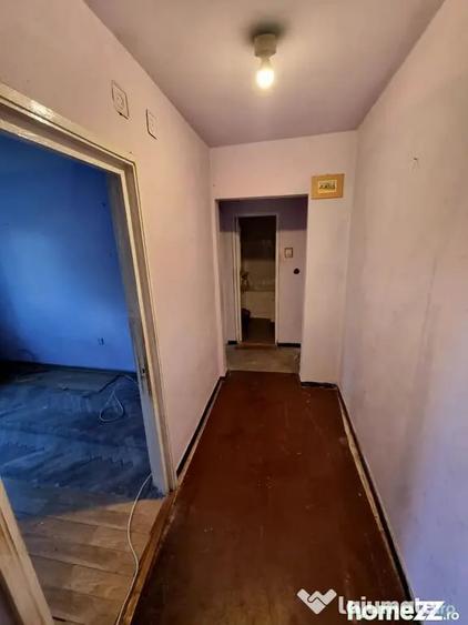 Apartament cu 3 camere semidecomandat în Tomis Nord