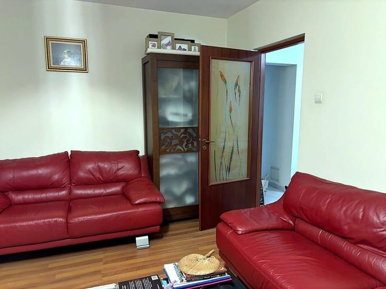 Apartament cu 4 camere decomandat, mobilat în Sebastian