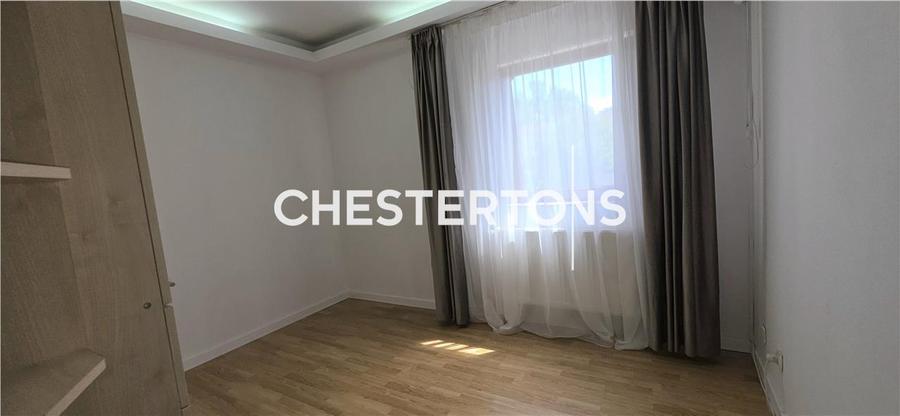 Duplex cu 5 camere cu Teren 217 Mp în Domenii