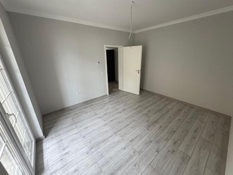 Apartament cu 2 camere decomandat în Girocului