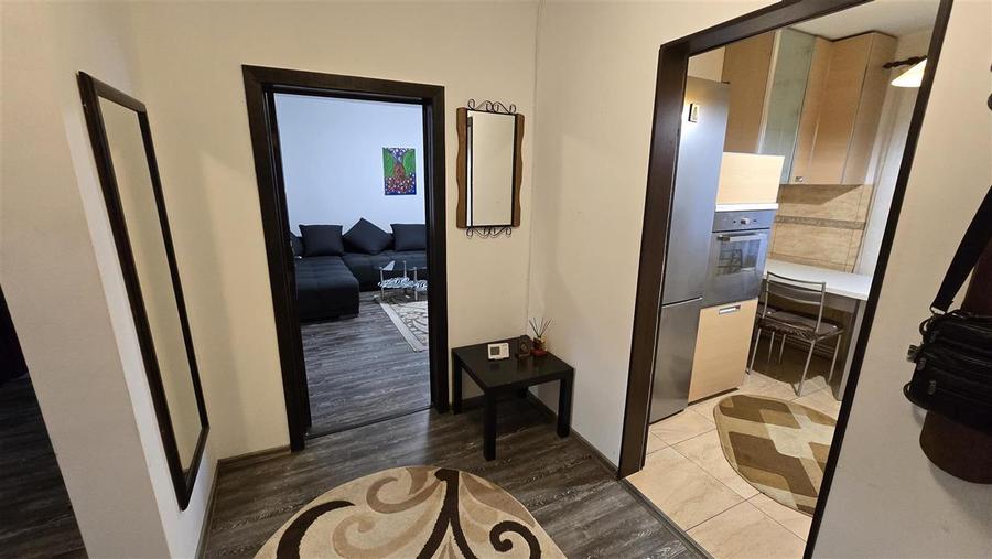 Apartament cu 3 camere decomandat, mobilat în Central