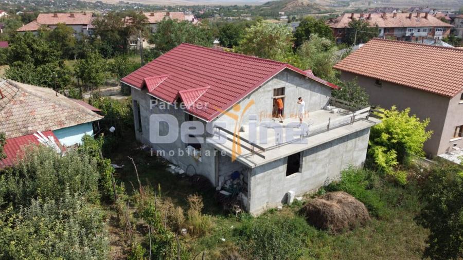 Casă cu 5 camere cu Teren 1220 Mp în Belcești