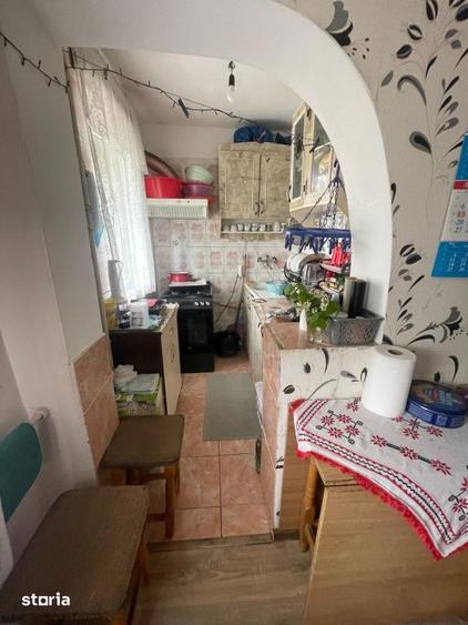 Apartament cu 3 camere semidecomandat, mobilat în Valea Rosie