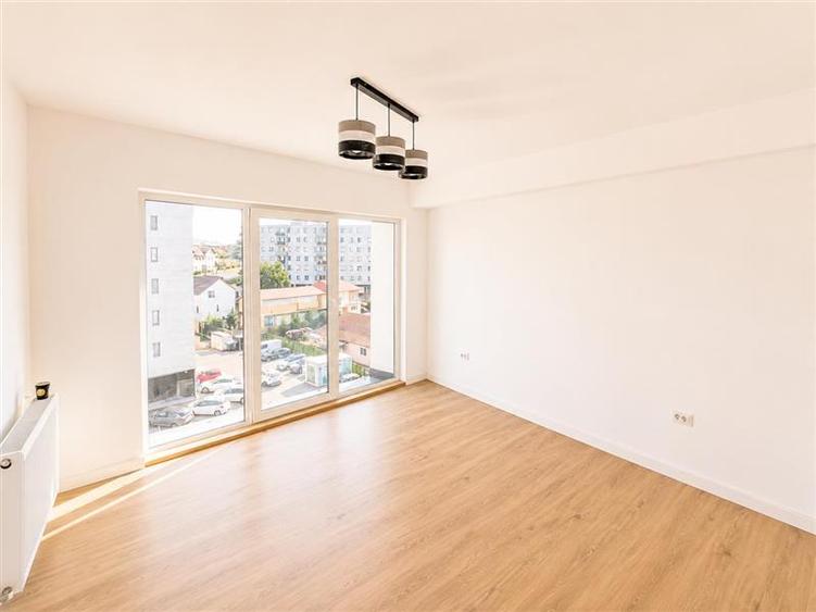 Apartament cu 4 camere semidecomandat, mobilat în Dâmbul Rotund