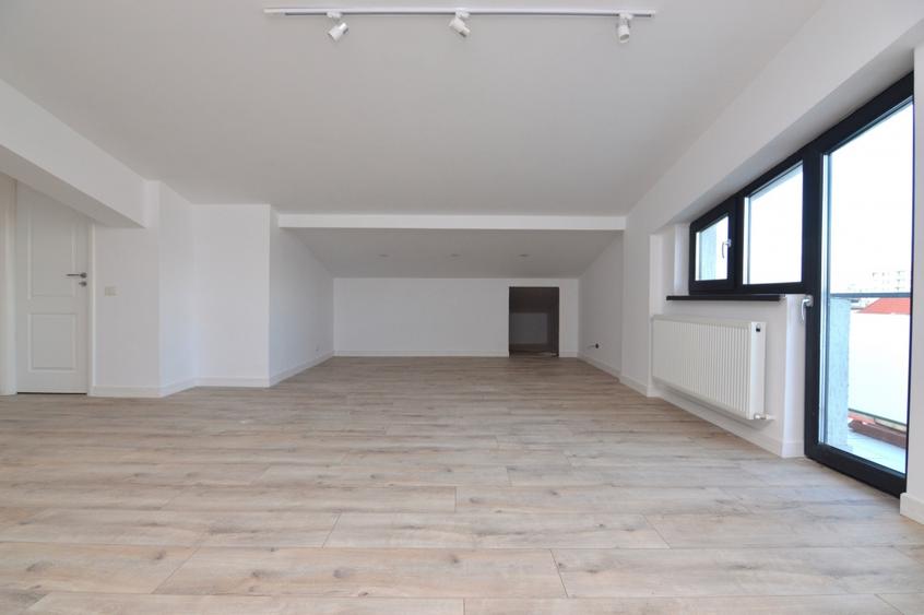 Apartament cu 3 camere semidecomandat în Calea Călărașilor