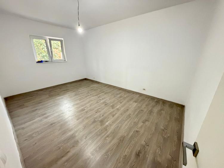 Duplex cu 3 camere cu Canalizare în Apărătorii Patriei